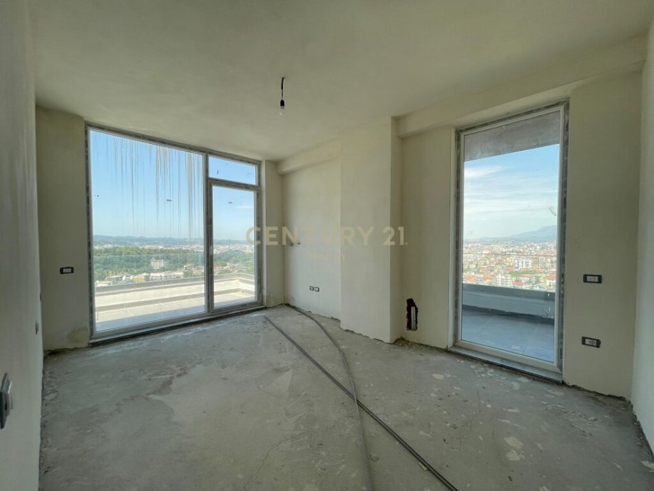 SHITET APARTAMENT 2+1+2+2 POSTE PARKIMI NE SAUK!Neom95961