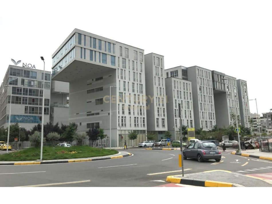 Tirane, jepet me qera dyqan Kati 0, 270 m² 3.200 € (Kika 2)