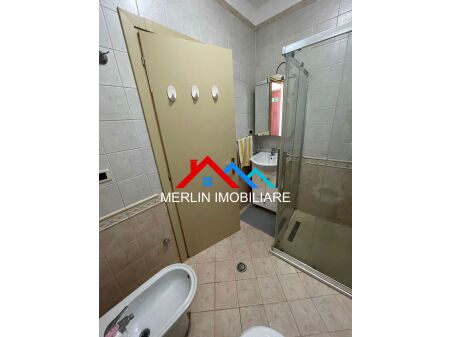 Tirane, jepet me qera apartament 1+1+Ballkon Kati 8, 145 m² 800 € (Nikolla Tupe)