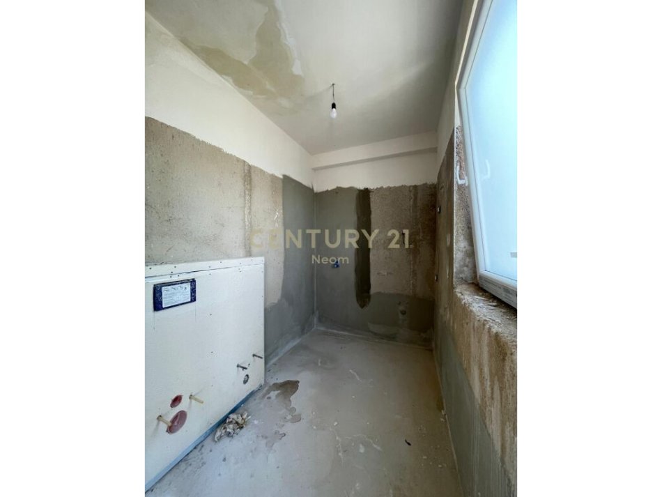 Tirane, shitet apartament 2+1 Kati 5, 138 m² 250.000 € (sauk)