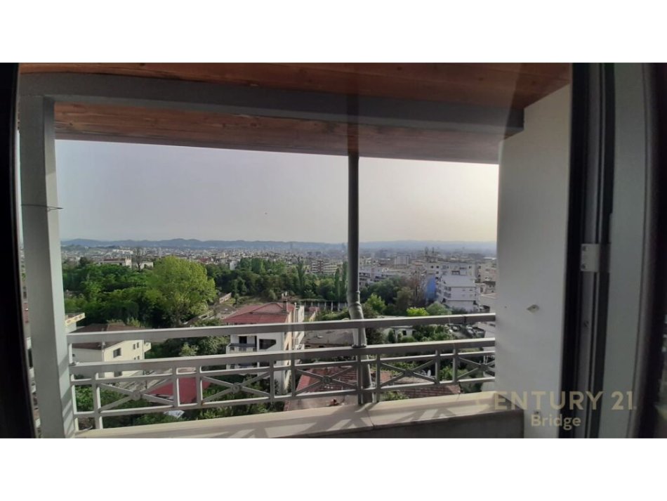 Tirane, jepet me qera apartament 2+1 Kati 5, 65 m² 400 € (Fresku)