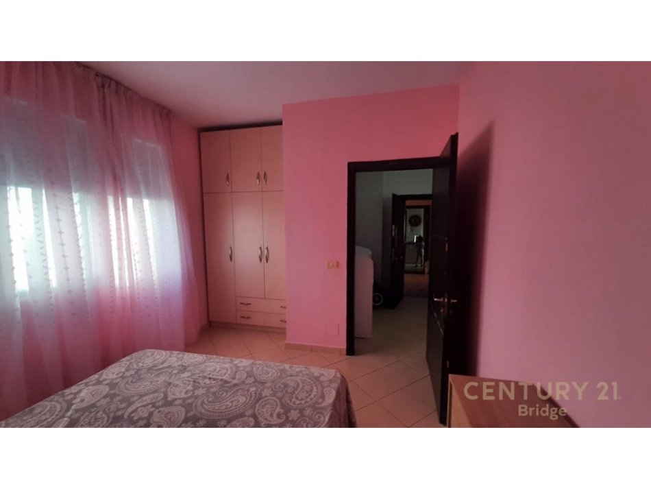 Tirane, jepet me qera apartament 2+1 Kati 5, 65 m² 400 € (Fresku)