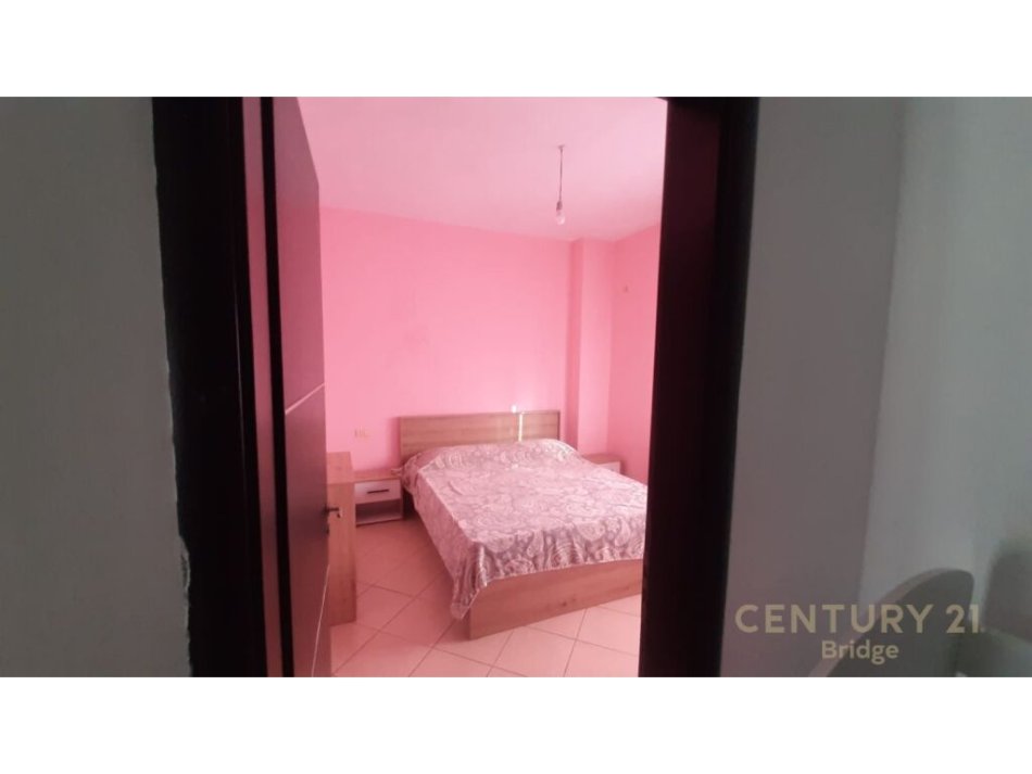 Tirane, jepet me qera apartament 2+1 Kati 5, 65 m² 400 € (Fresku)