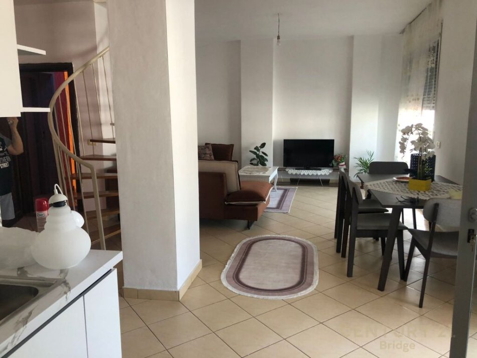 Tirane, jepet me qera apartament 2+1 Kati 5, 65 m² 400 € (Fresku)