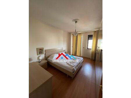 Tirane, jepet me qera apartament 1+1+Ballkon Kati 8, 145 m² 800 € (Nikolla Tupe)