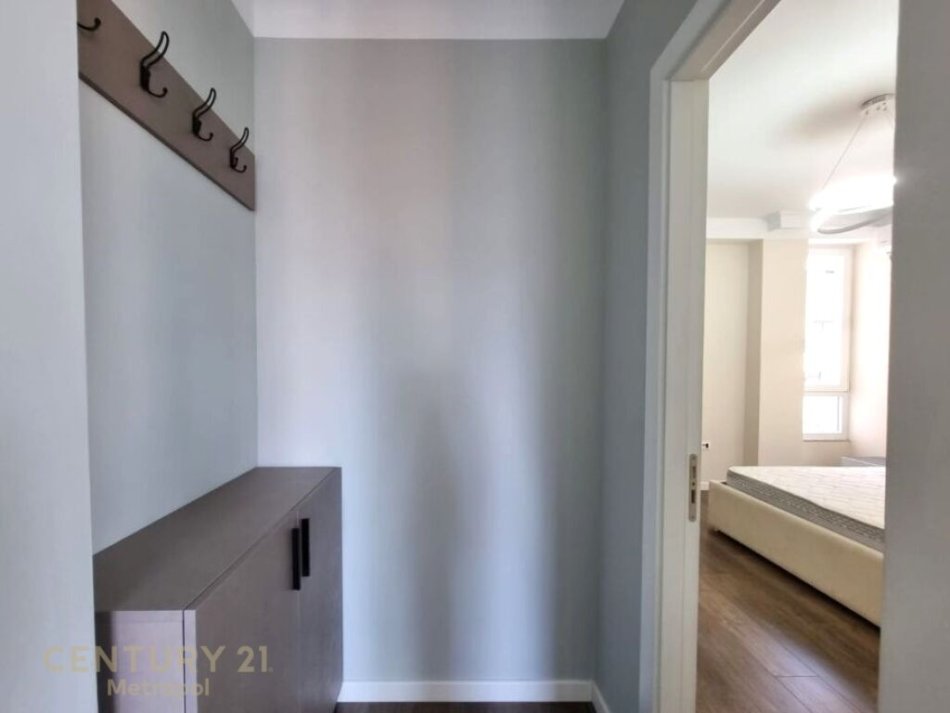 Tirane, jepet me qera apartament 1+1 Kati 8, 60 m² 700 € (prane Qendres!)