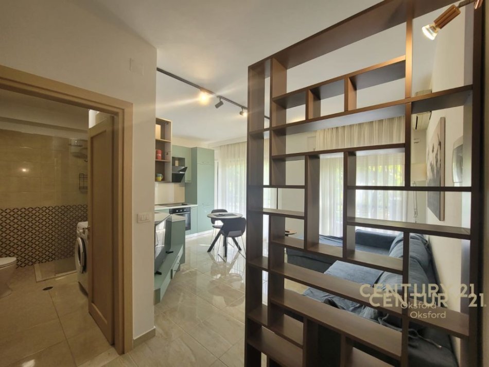 Tirane, jepet me qera apartament 1+1 Kati 2, 65 m² 500 € (Kopshti Botanik)