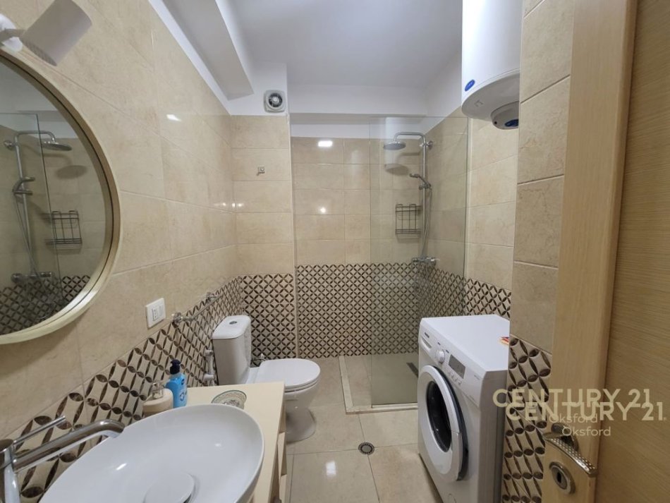 Tirane, jepet me qera apartament 1+1 Kati 2, 65 m² 500 € (Kopshti Botanik)