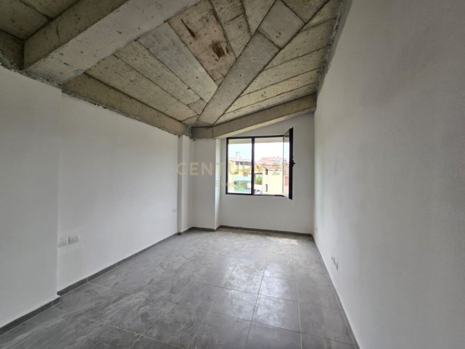 Tirane, shitet apartament 2+1 Kati 4, 127 m² 255.000 € (liqeni i thate)