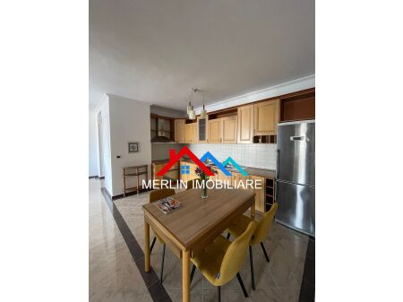 Tirane, jepet me qera apartament 1+1+Ballkon Kati 8, 145 m² 800 € (Nikolla Tupe)