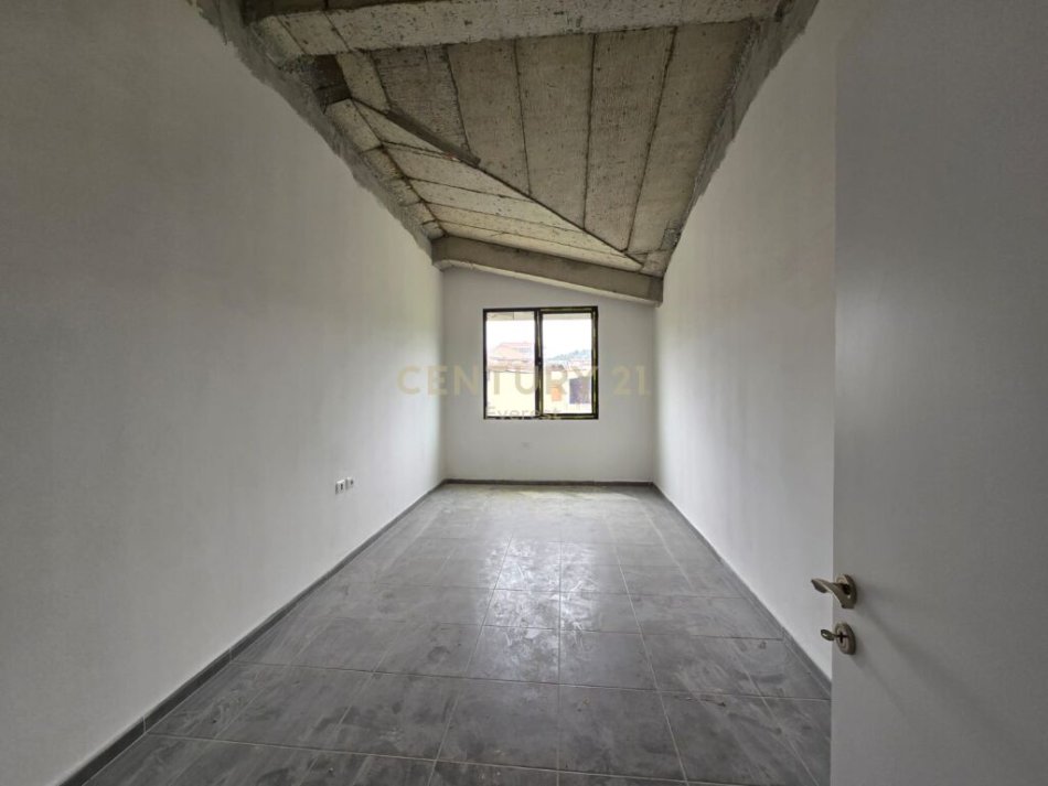 Tirane, shitet apartament 2+1 Kati 4, 127 m² 255.000 € (liqeni i thate)