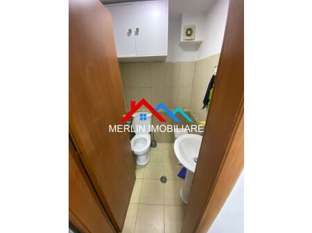 Tirane, jepet me qera ambjent biznesi Kati 0, 100 m² 850 € (Arkitekt Kasemi)