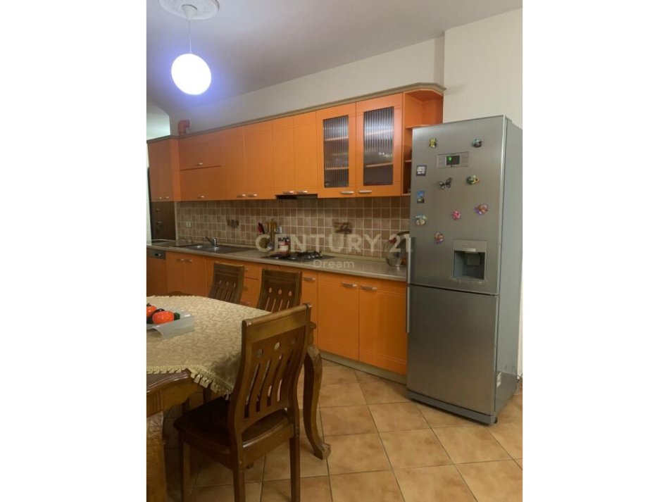 Tirane, shitet apartament 2+1 Kati 2, 95 m² 125.000 € (Astir)
