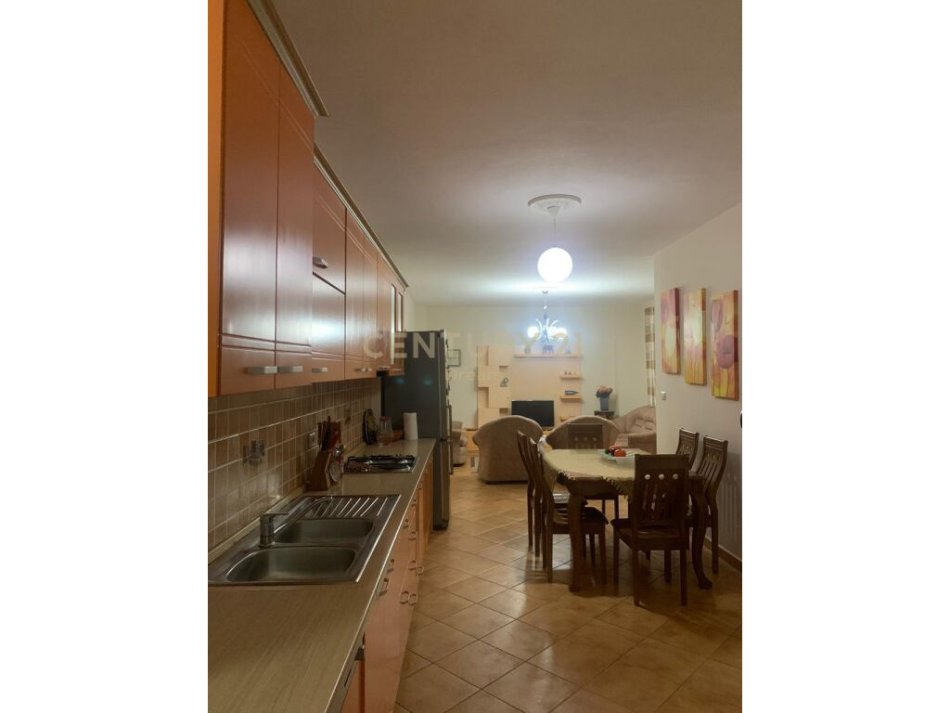 Tirane, shitet apartament 2+1 Kati 2, 95 m² 125.000 € (Astir)