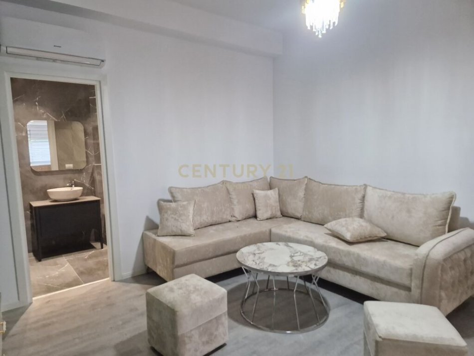 Tirane, jepet me qera apartament 1+1 Kati 1, 57 m² 450 € (Laprake, prane Siptalit Ushtarak Tirana, Albania)