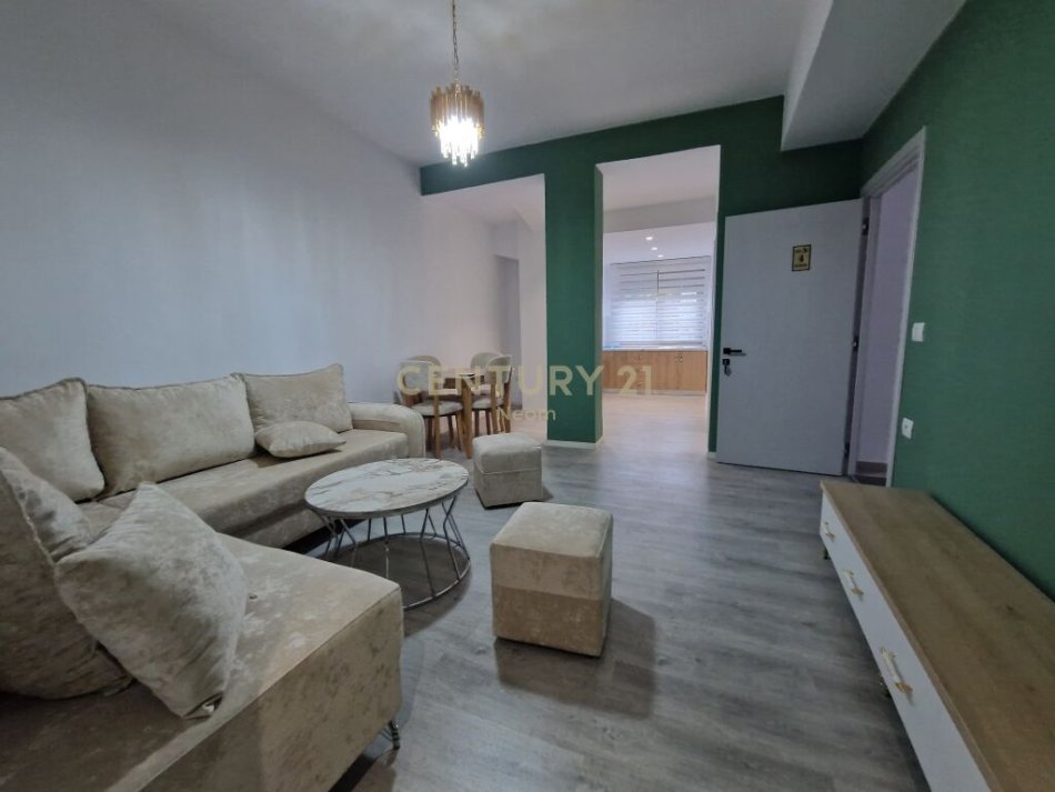 Tirane, jepet me qera apartament 1+1 Kati 1, 57 m² 450 € (Laprake, prane Siptalit Ushtarak Tirana, Albania)