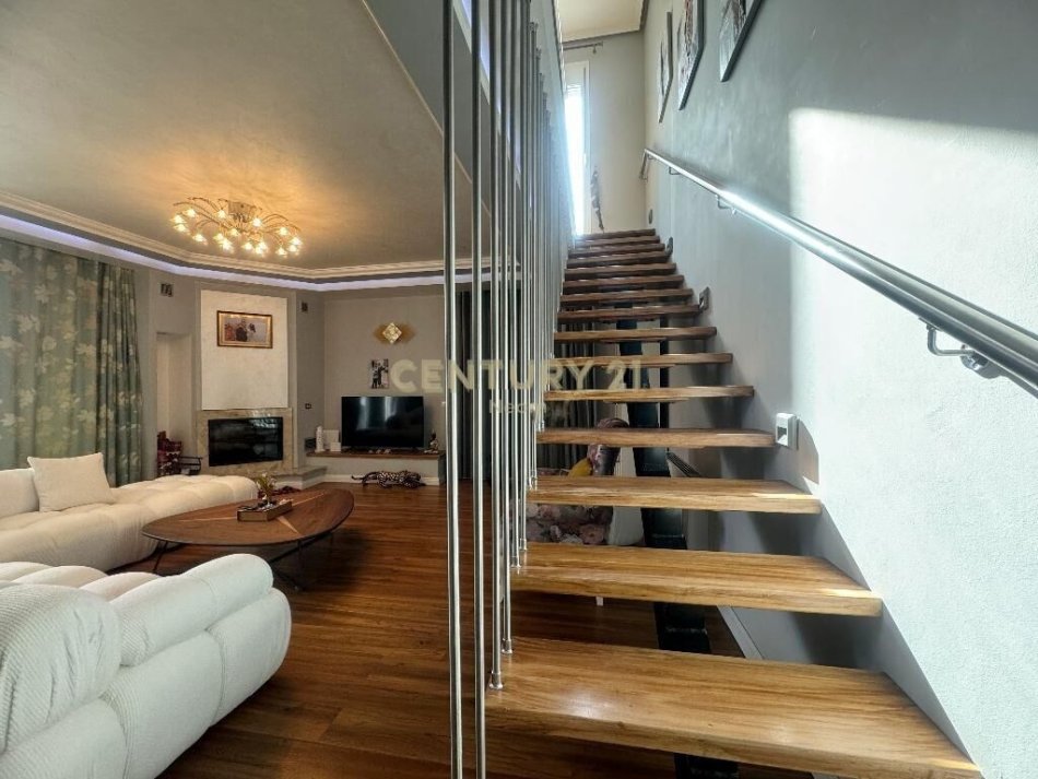 Shitet Duplex luksoz 2+1+2 Liqeni i thate. Neom96187
