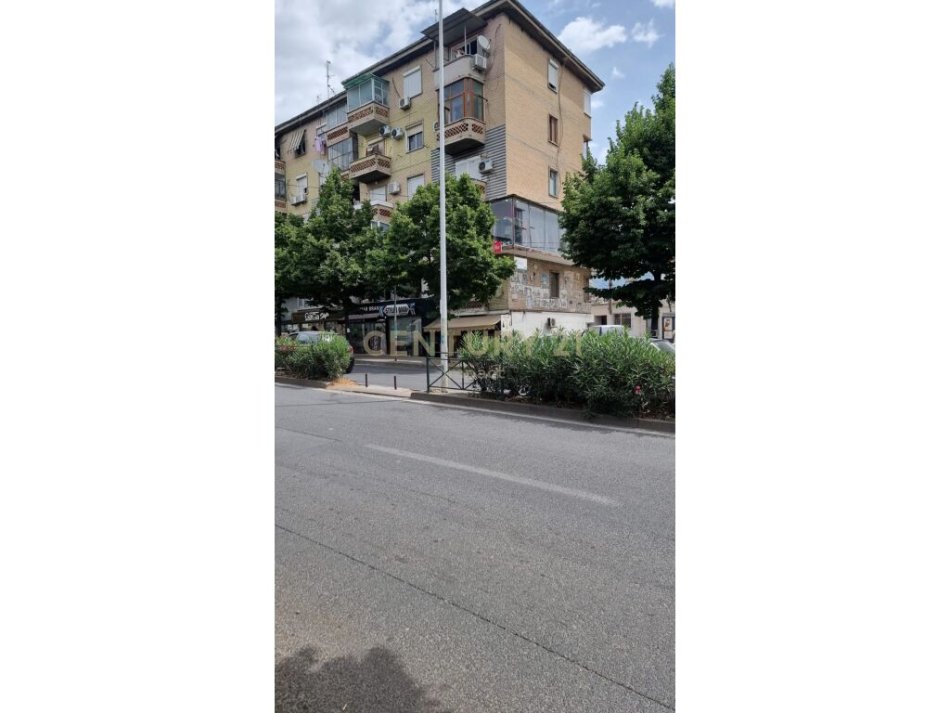 Tirane, shitet ambjent biznesi Kati 1, 70 m² 160.000 € (brryli)