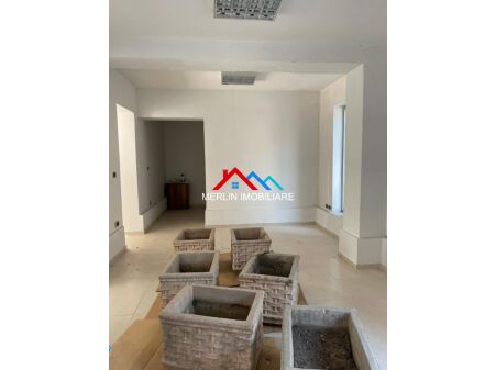 Tirane, shitet apartament 2+1 Kati 1, 90 m² 105.000 € (Kombinat)
