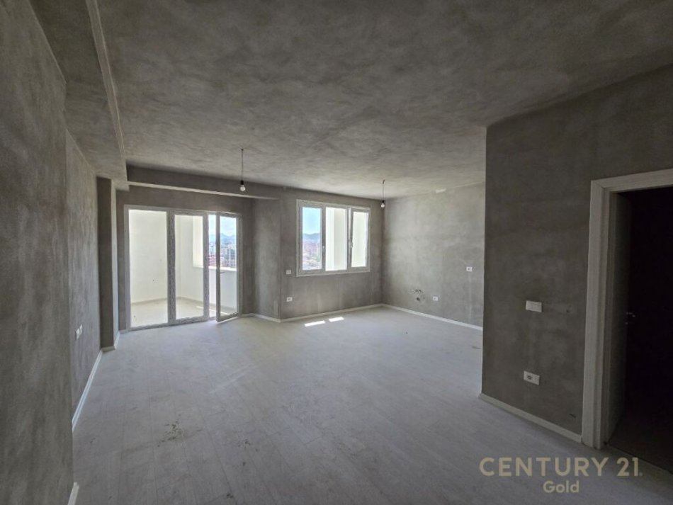 Shqiperi, shitet apartament 3+1+Ballkon Kati 10, 136 m² 200.000 € (ish fusha e aviacionit)