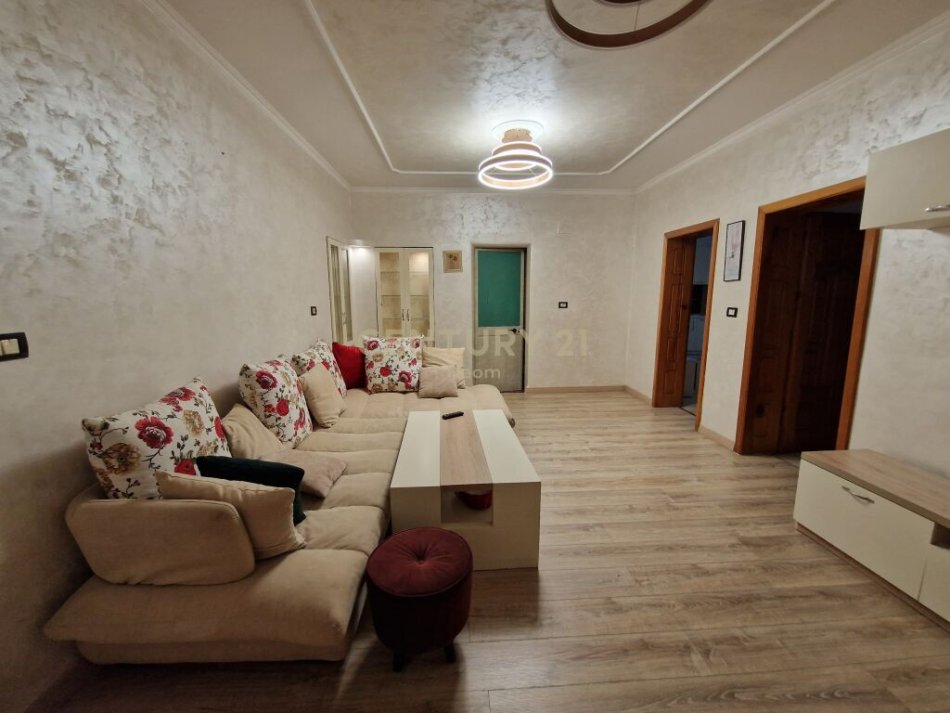 Tirane, jepet me qera apartament 2+1 Kati 1, 100 m² 500 € (Laprake, prane Siptalit Ushtarak Tirana, Albania)