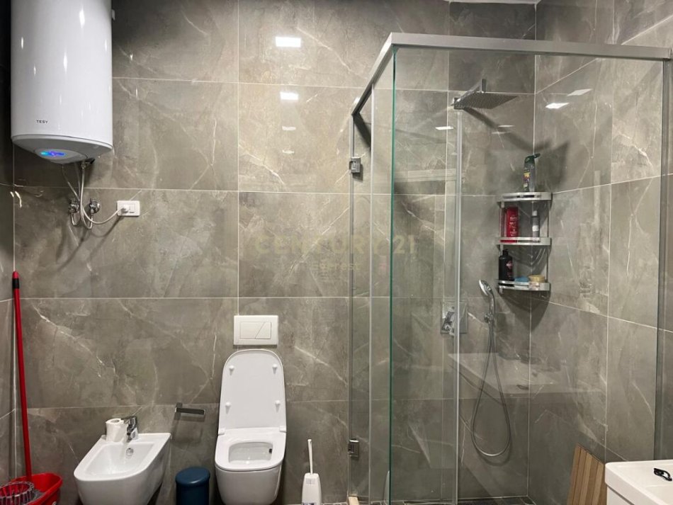 Tirane, shes apartament 4+1+2+ POST PARKIMI , 200 m² 320.000 € (Secret Garden, Lundër)