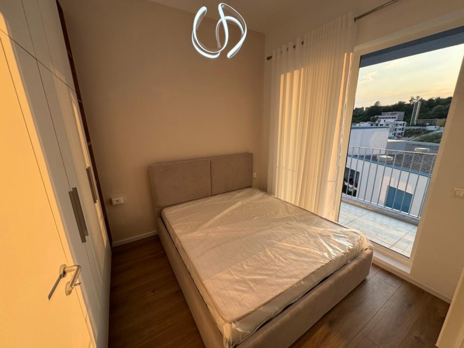 Tirane, jepet me qera apartament 1+1 Kati 3, 65 m² 450 € (fresk)