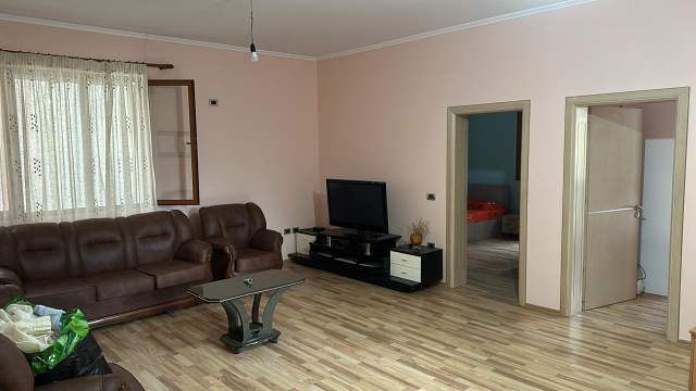 Tirane, jepet me qera shtepi 2+1+A+BLK Kati 1, 110 m² 40.000 Leke (prane Rosman Lala)