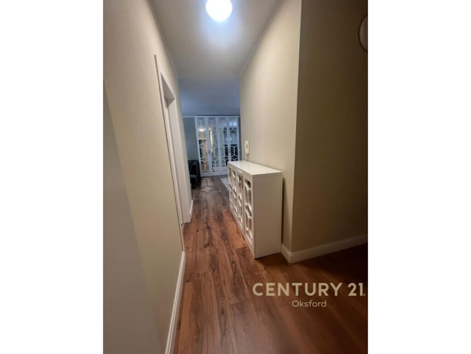 Tirane, jepet me qera apartament 2+1 Kati 3, 102 m² 700 € (Rruga Barrikadave)