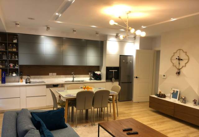 Tirane, shitet apartament 103 m² 199.000