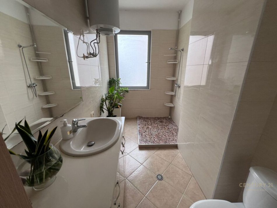 Tirane, shitet apartament 2+1 Kati 5, 98 m² 125.000 € (Astir)