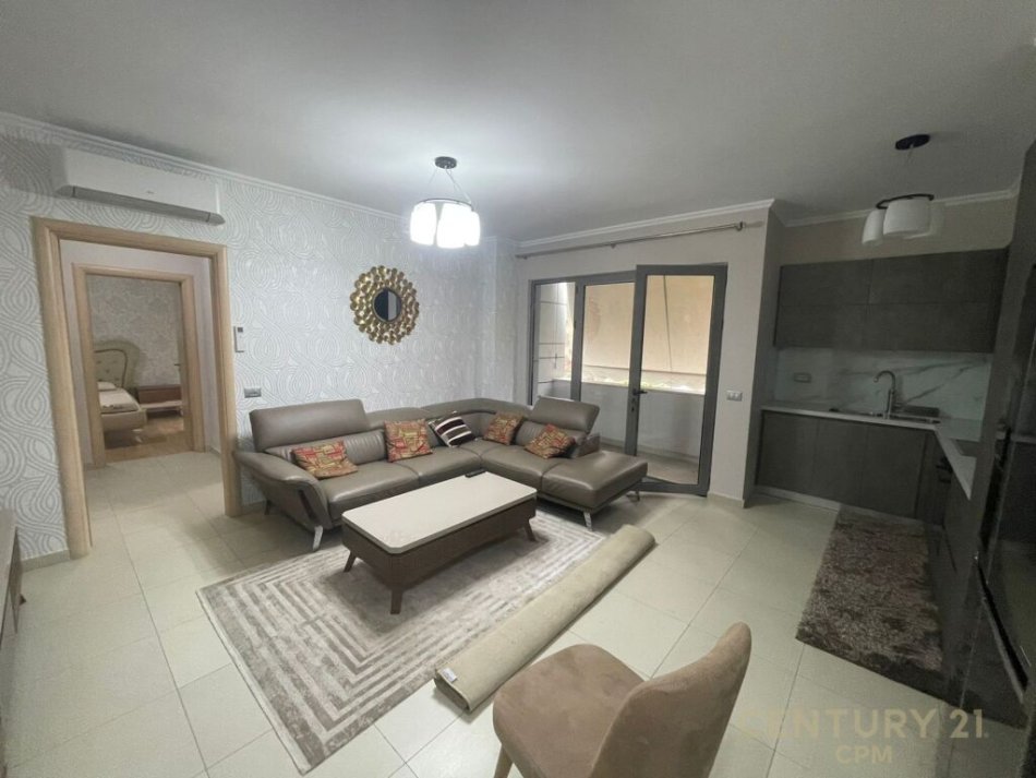 Tirane, jepet me qera apartament 2+1+Aneks+Ballkon Kati 3, 90 m² 500 € (Rruga Dibres)