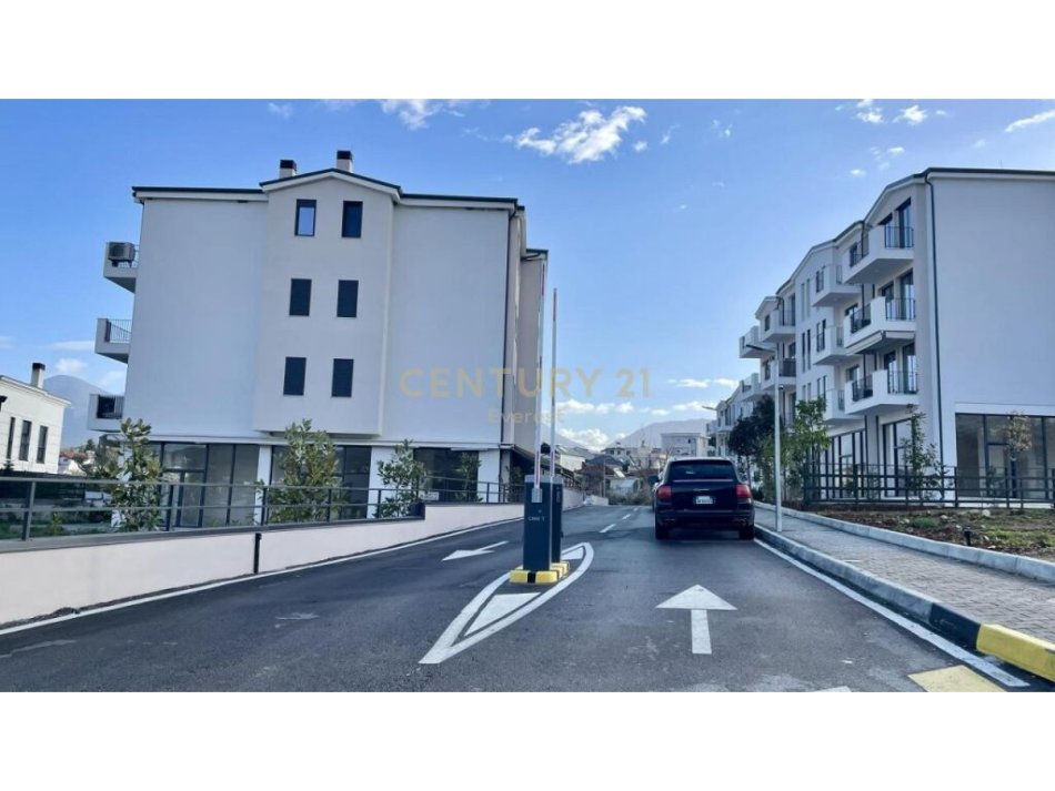 Tirane, shitet apartament 2+1 Kati 4, 127 m² 255.000 € (liqeni i thate)