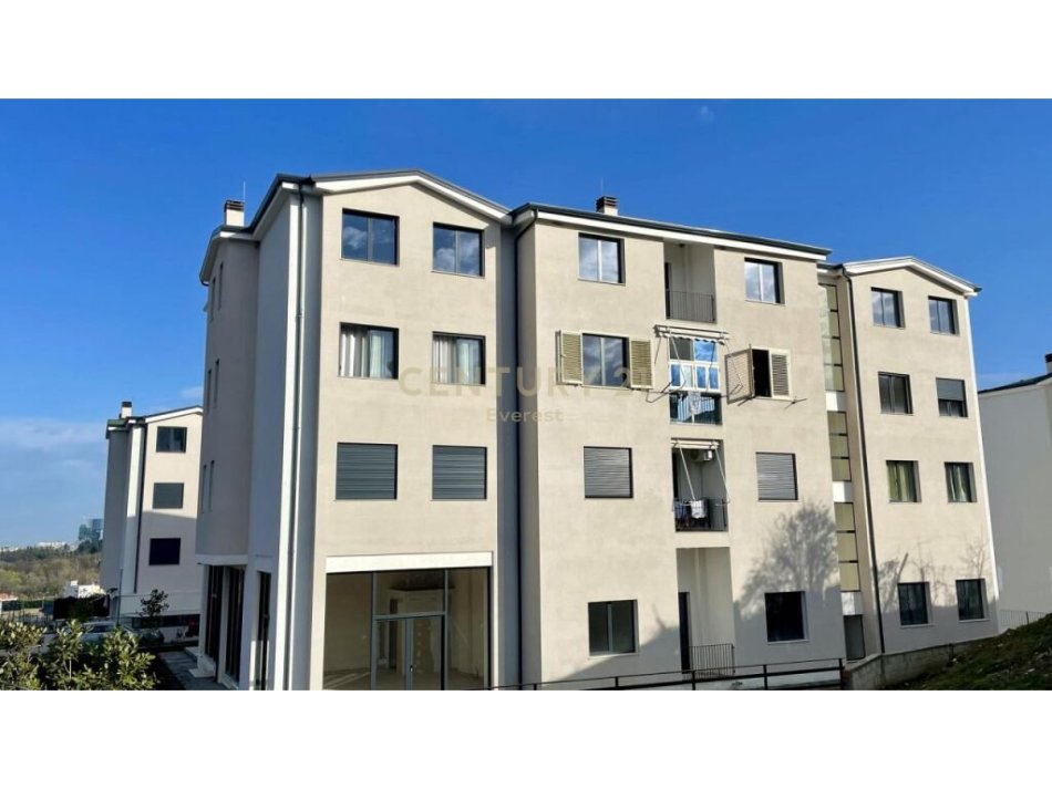 Tirane, shitet apartament 2+1 Kati 4, 127 m² 255.000 € (liqeni i thate)