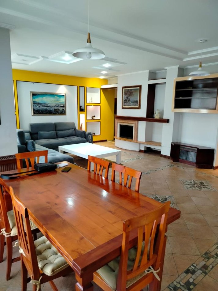 Tirane, jepet me qera apartament 3+1+Ballkon Kati 8, 198 m² (Komuna e Parisit)