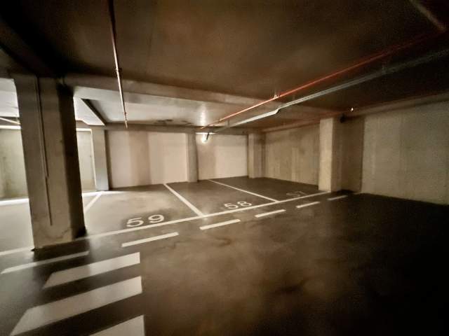Tirane, shitet ose  jepet me qera ambjent biznesi Kati 0, 226 m2 dhe kati -1,  215 m2  tek Rruga e Kosovareve