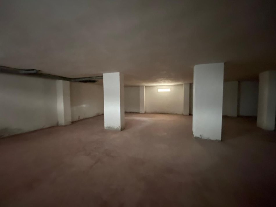 Durres, jepet me qera magazine Kati -1, 53 m² 260.000 € (Lagja 13, Durres)