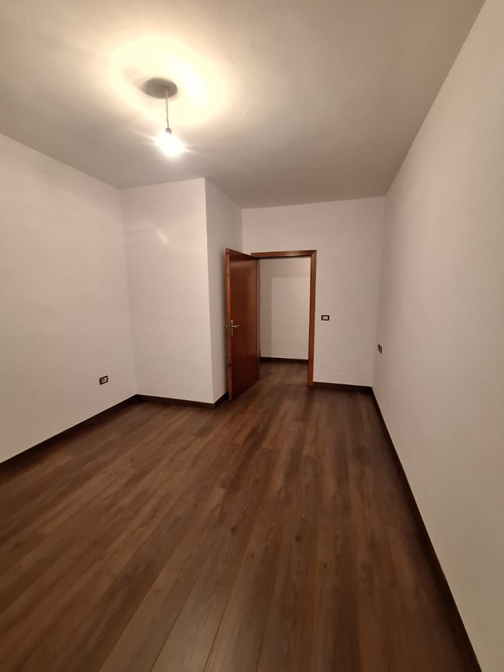 Tirane, shes apartament 2+1+Ballkon Kati 5, 120 m² 159.000 € (Don Bosko)