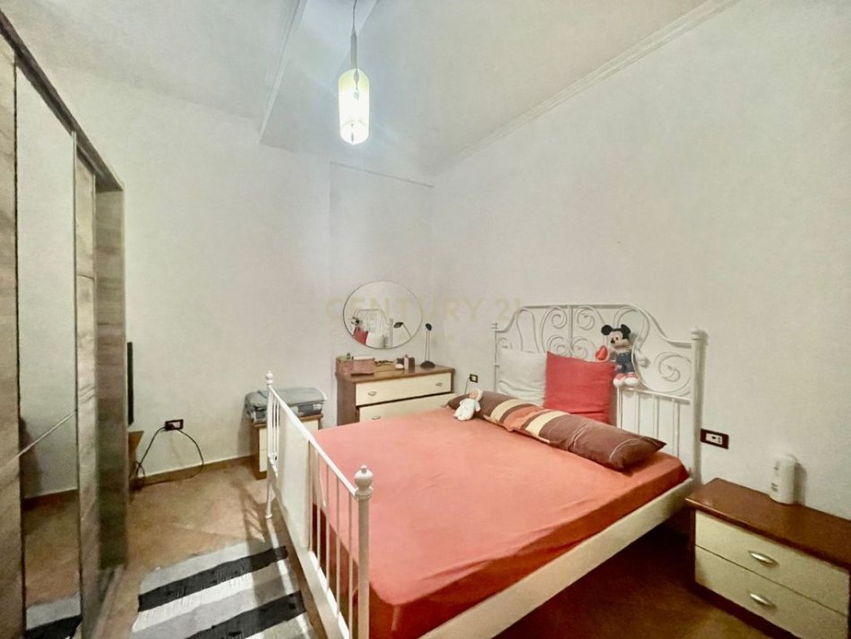 Tirane, shitet apartament 2+1 Kati 1, 90 m² 145.000 € (Komuna e Parisit, Lulishtja)