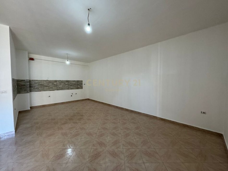 Tirane, shitet apartament 3+1+Ballkon Kati 4, 131 m² 185.000 € (DON BOSKO, SHESIM APARTAMENT 3+1 +POST PARKIMI!!)