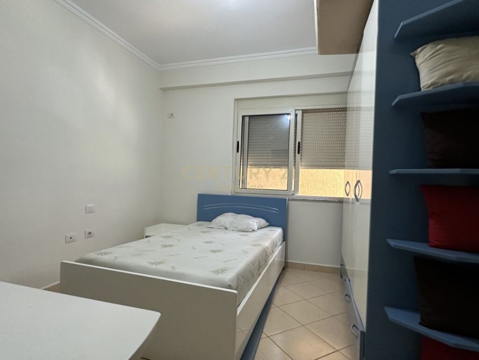 Tirane, jepet me qera apartament 3+1+Ballkon Kati 1, 400 € (hamdi lika)