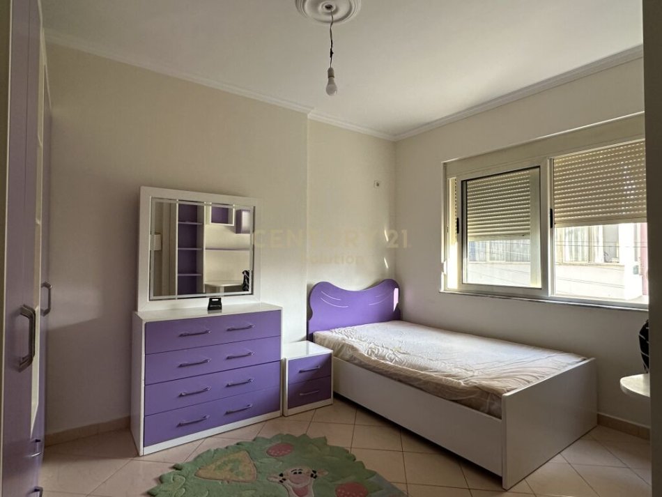 Tirane, jepet me qera apartament 3+1+Ballkon Kati 1, 400 € (hamdi lika)