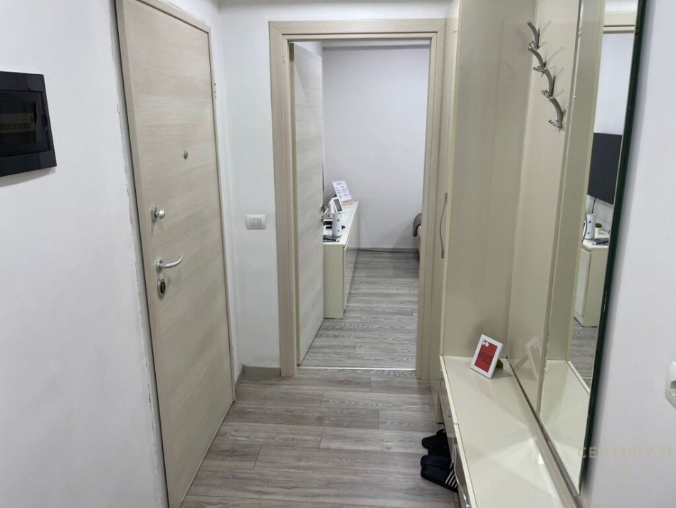 Tirane, shitet apartament 1+1 Kati 2, 80 m² 185.000 € (Ish -blloku, Ish Blloku)