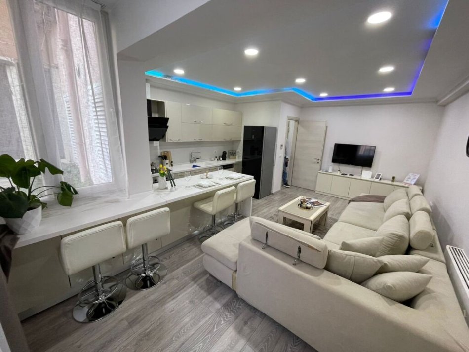 Tirane, shitet apartament 1+1 Kati 2, 80 m² 185.000 € (Ish -blloku, Ish Blloku)