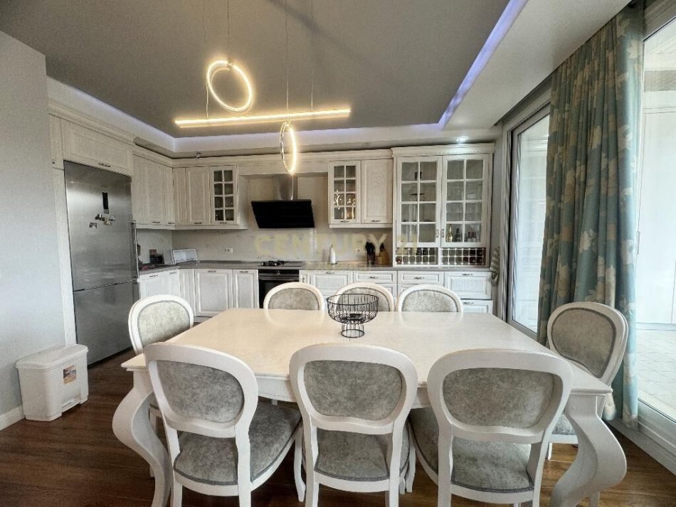 Tirane, jepet me qera apartament 2+1 Kati 4, 187 m² 1.300 € (liqeni i thate)