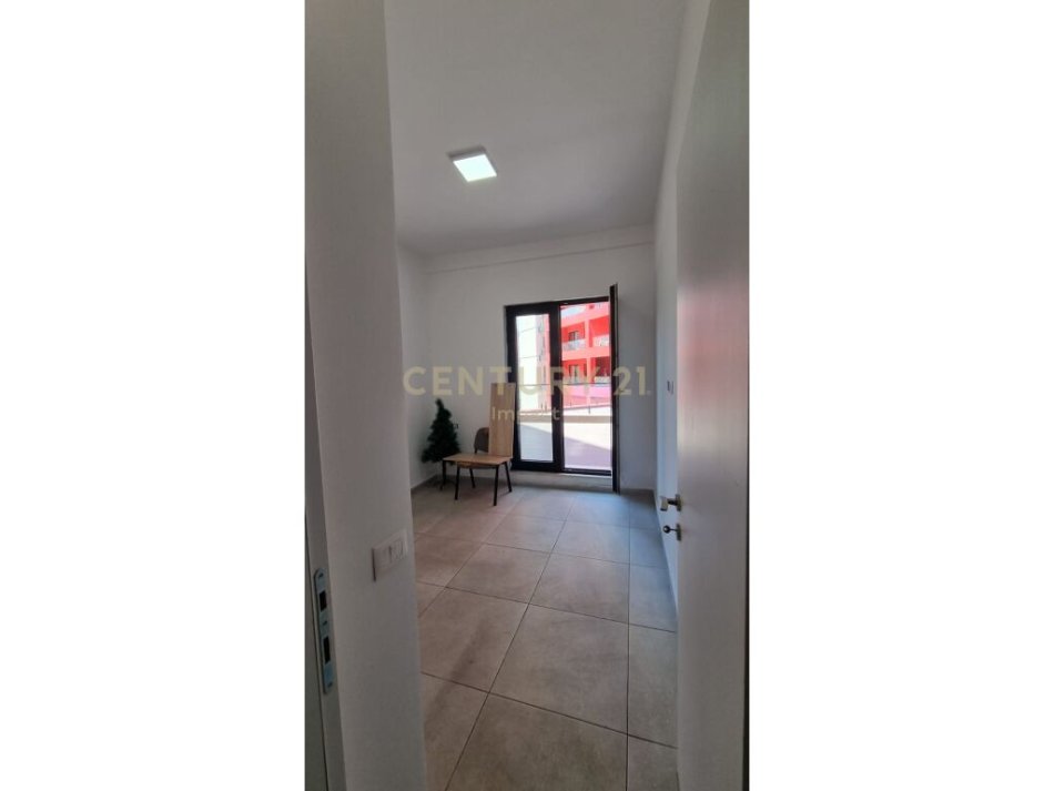 Tirane, jepet me qera apartament 2+1 Kati 3, 92 m² 650 € (Kompleksi Arlis, Farmacia 10, Rruga e Dibrës)
