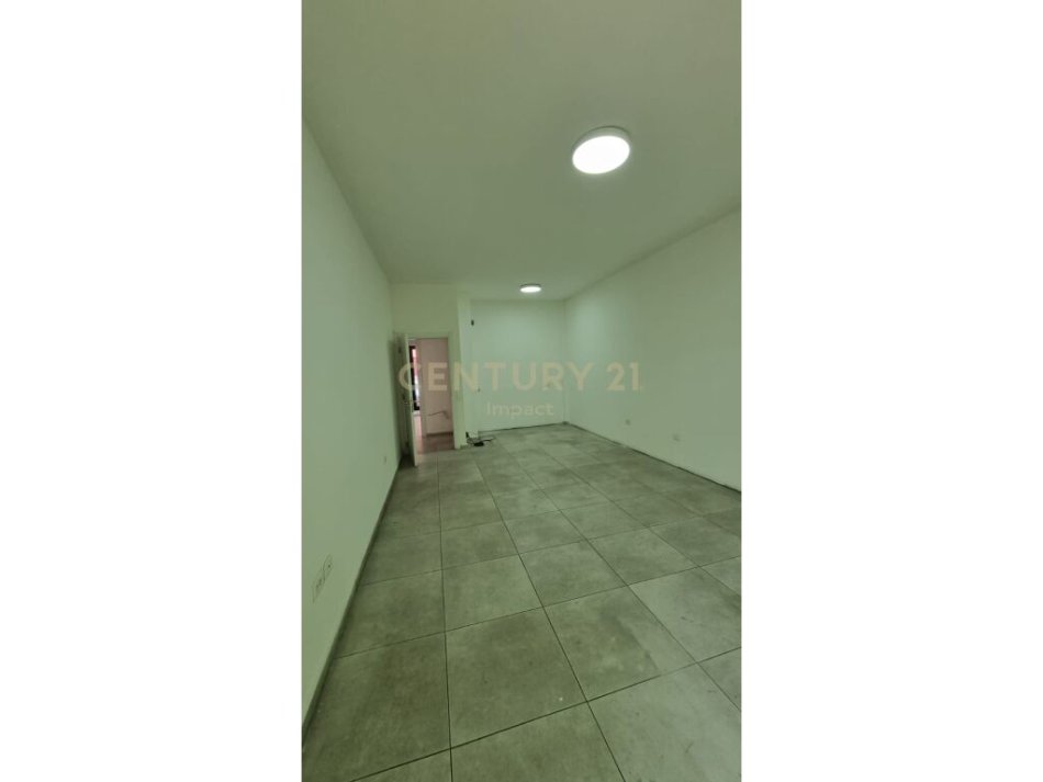Tirane, jepet me qera apartament 2+1 Kati 3, 92 m² 650 € (Kompleksi Arlis, Farmacia 10, Rruga e Dibrës)