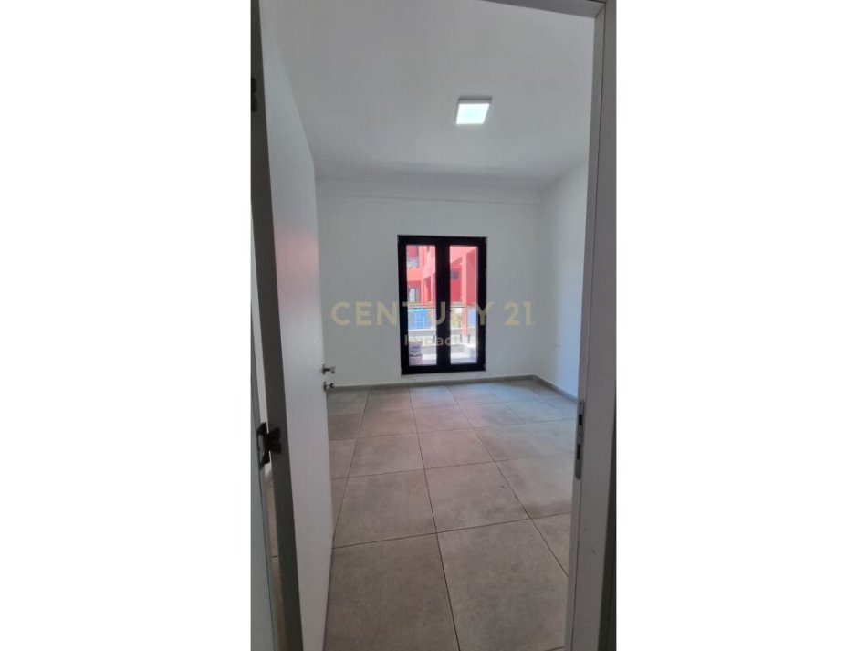 Tirane, jepet me qera apartament 2+1 Kati 3, 92 m² 650 € (Kompleksi Arlis, Farmacia 10, Rruga e Dibrës)
