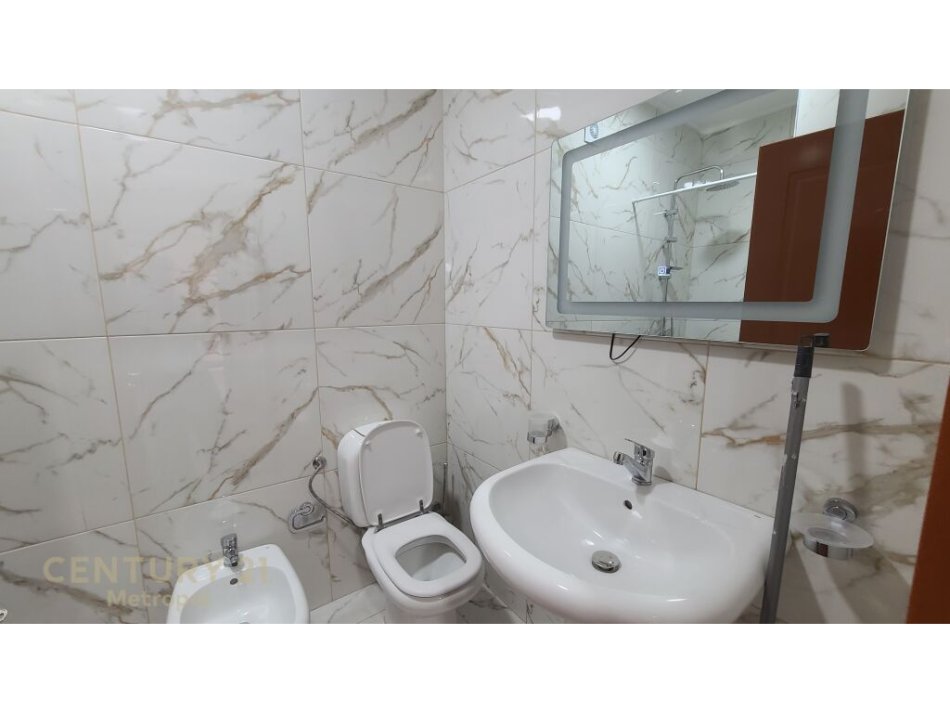 Tirane, jepet me qera apartament 2+1 Kati 8, 95 m² 800 € (hipoteka)