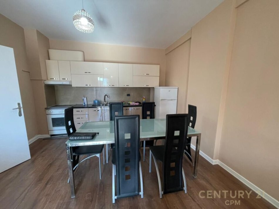 Tirane, jepet me qera apartament 2+1 Kati 10, 83 m² 450 € (astiri)